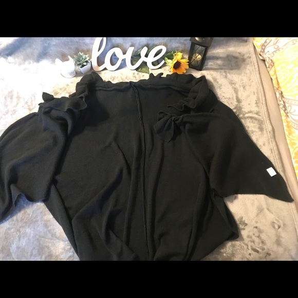 🖤 Ruffle Cape/Coat 🖤 - Picture 6 of 6